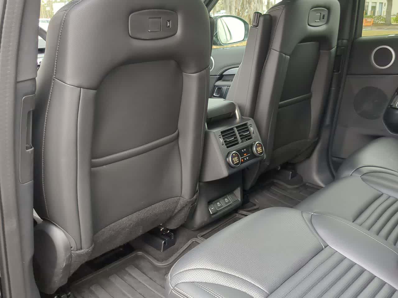 Thumbnail: 2025 Land Rover Discovery - 19