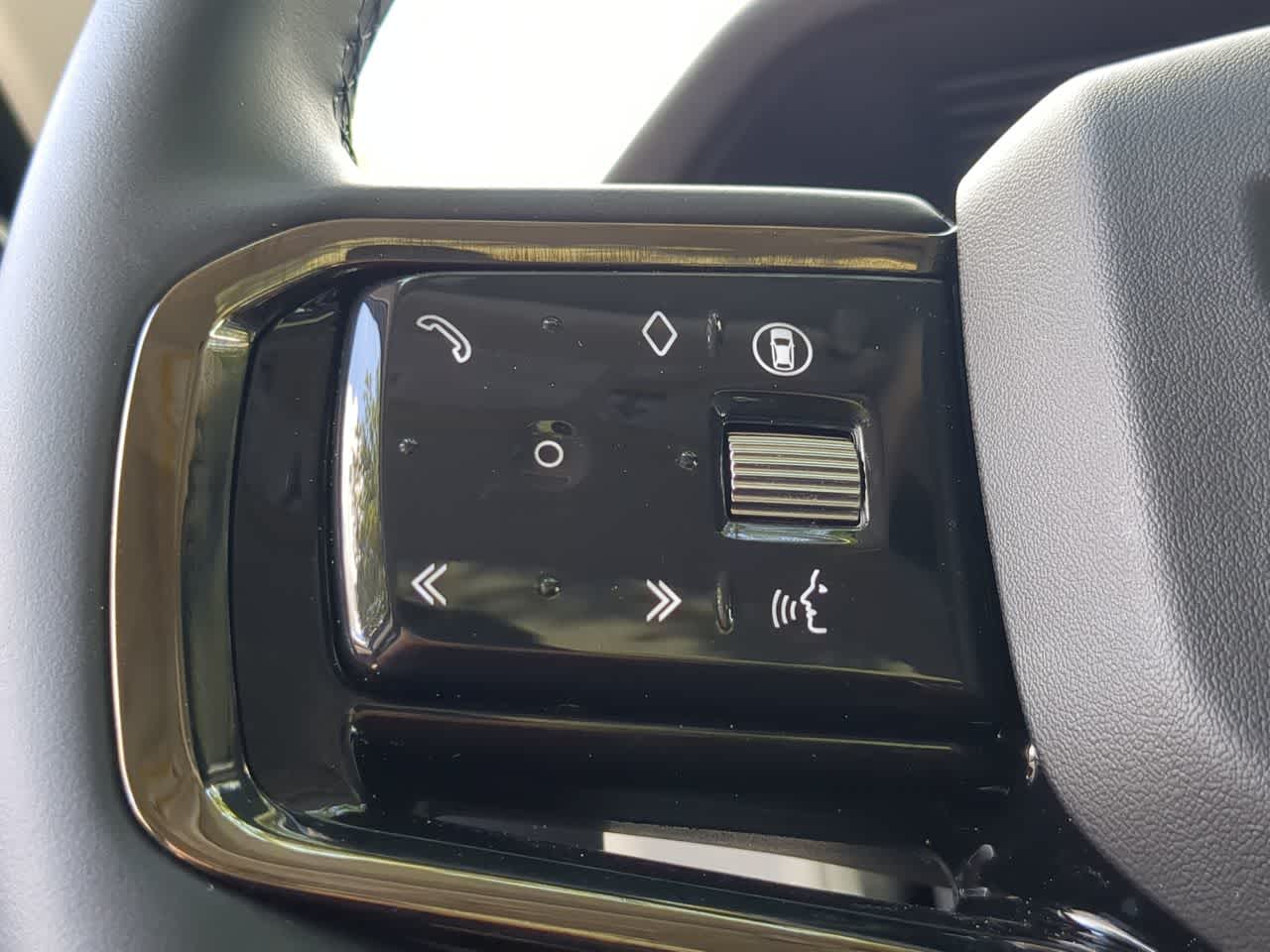 Thumbnail: 2025 Land Rover Range Rover Evoque - 26