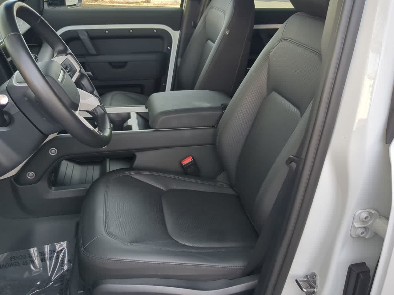 Thumbnail: 2025 Land Rover Defender - 17