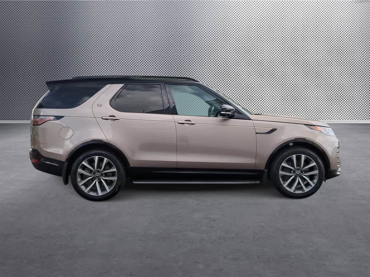 Thumbnail: 2024 Land Rover Discovery - 9