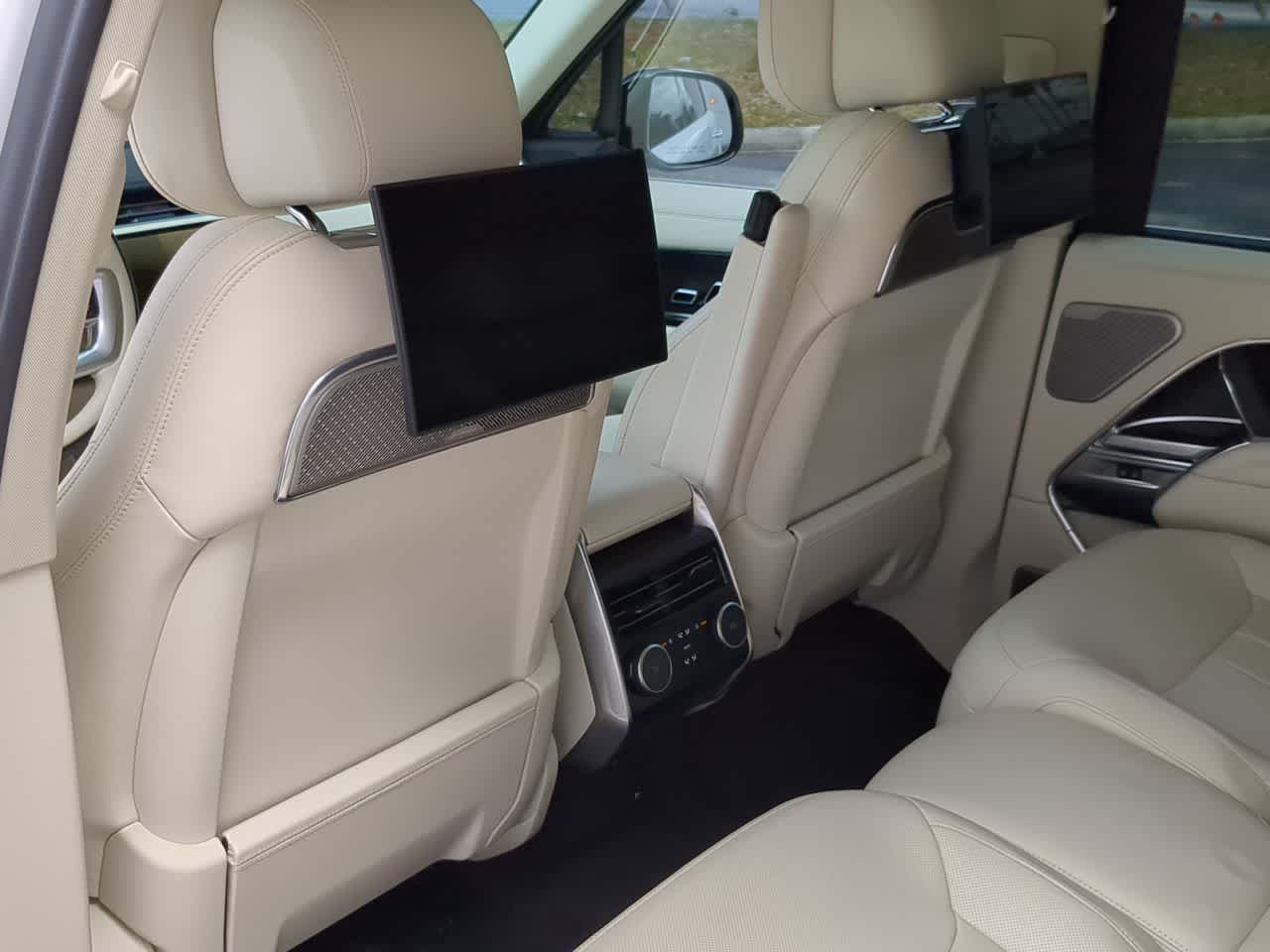 Thumbnail: 2024 Land Rover Range Rover - 18