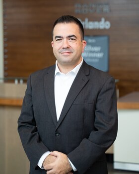 Staff member Shemron Tomer from ID_1f27a2