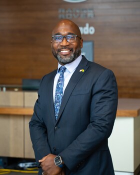 Staff member Omar Manderson from ID_1f27a2