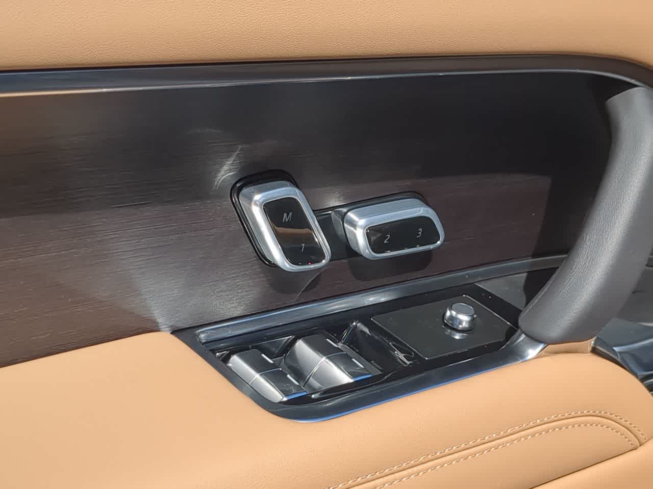 Thumbnail: 2025 Land Rover Range Rover - 18