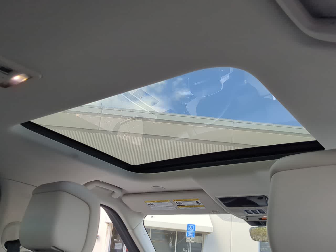 Thumbnail: 2025 Land Rover Discovery - 23