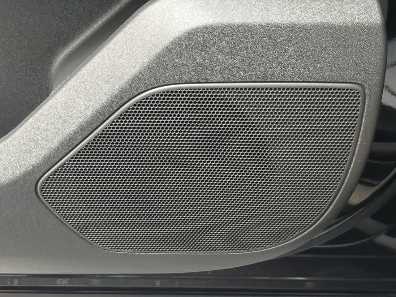 Thumbnail: 2026 Land Rover Range Rover Velar - 33