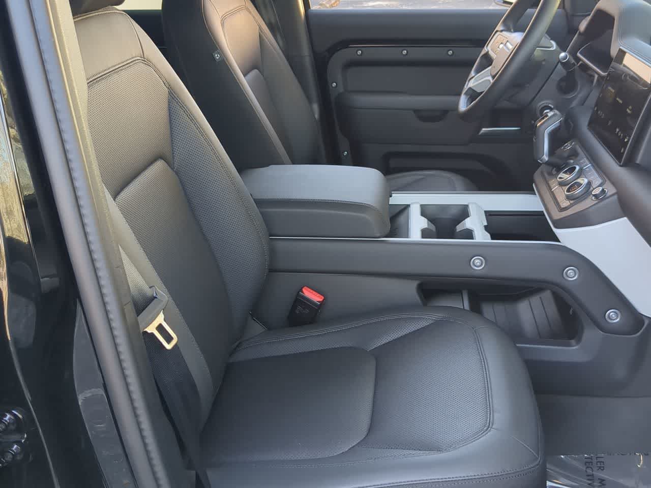 Thumbnail: 2025 Land Rover Defender - 23