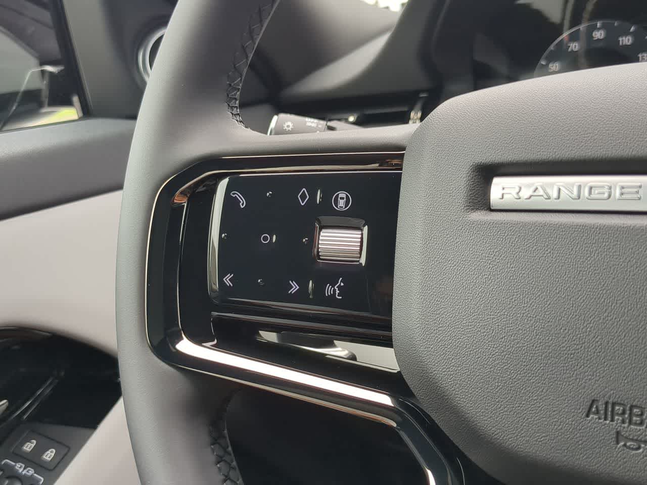 Thumbnail: 2026 Land Rover Range Rover Evoque - 26