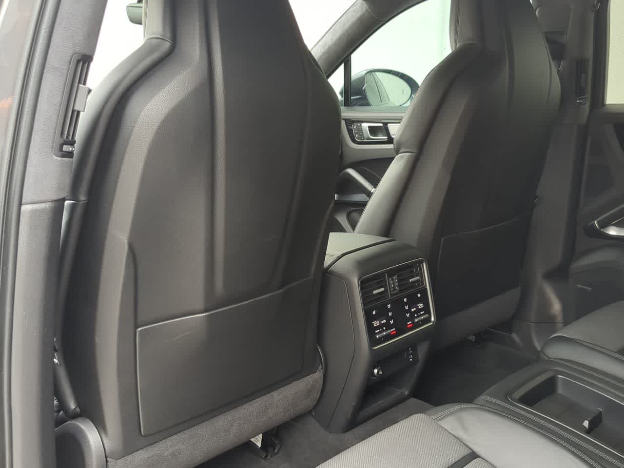 Thumbnail: 2023 Porsche Cayenne - 18