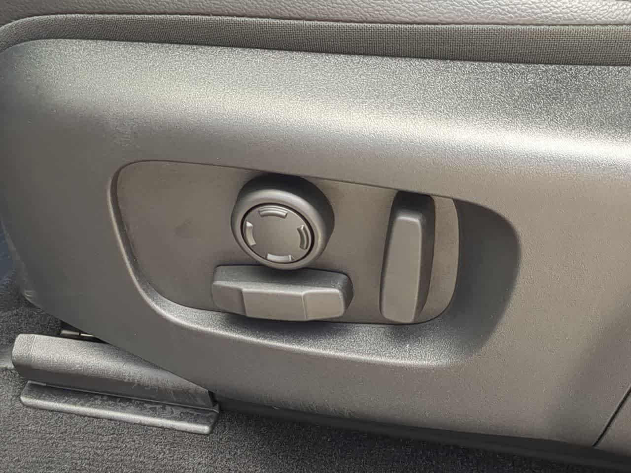 Thumbnail: 2025 Land Rover Discovery Sport - 18