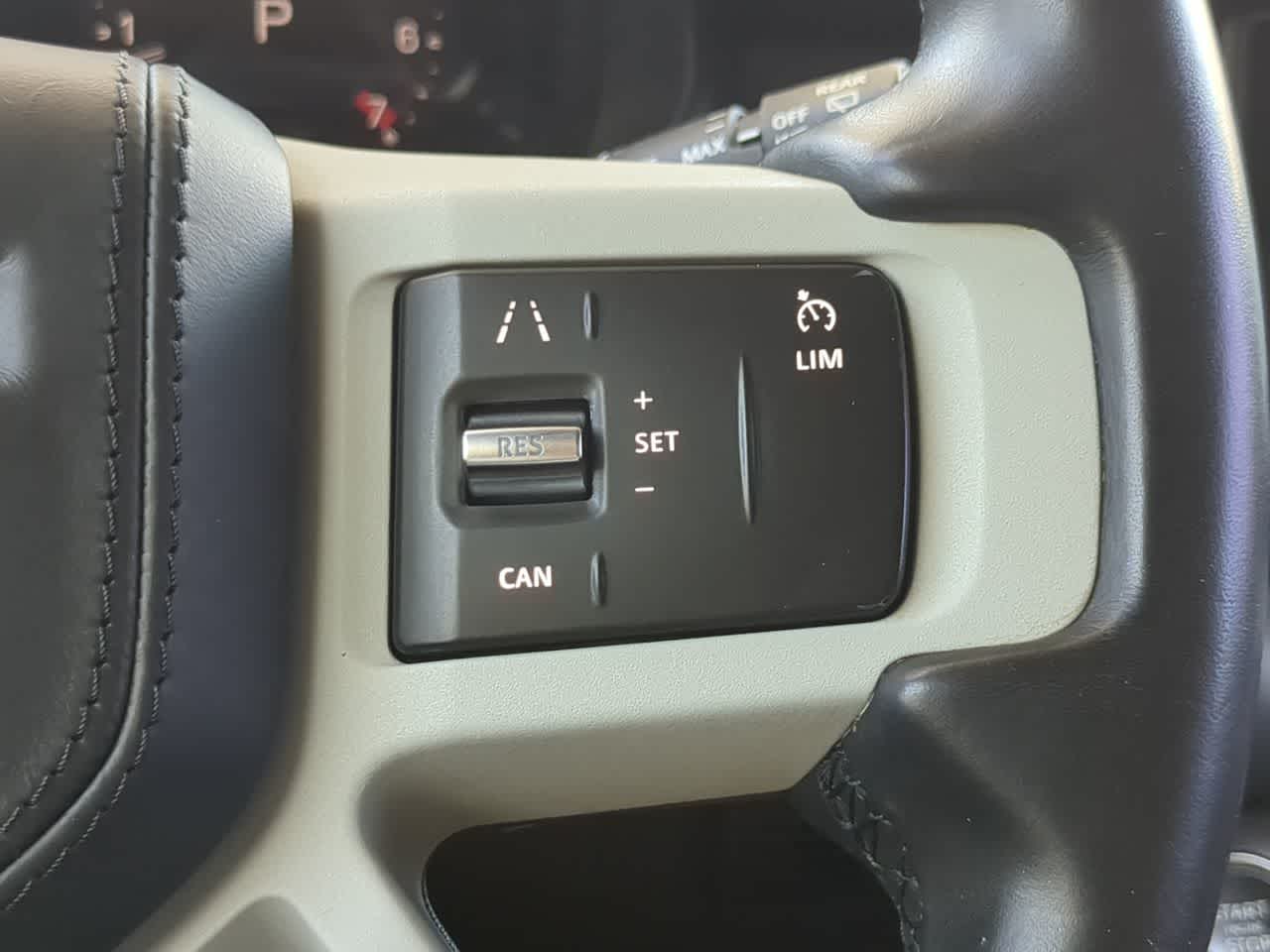 Thumbnail: 2023 Land Rover Defender - 26