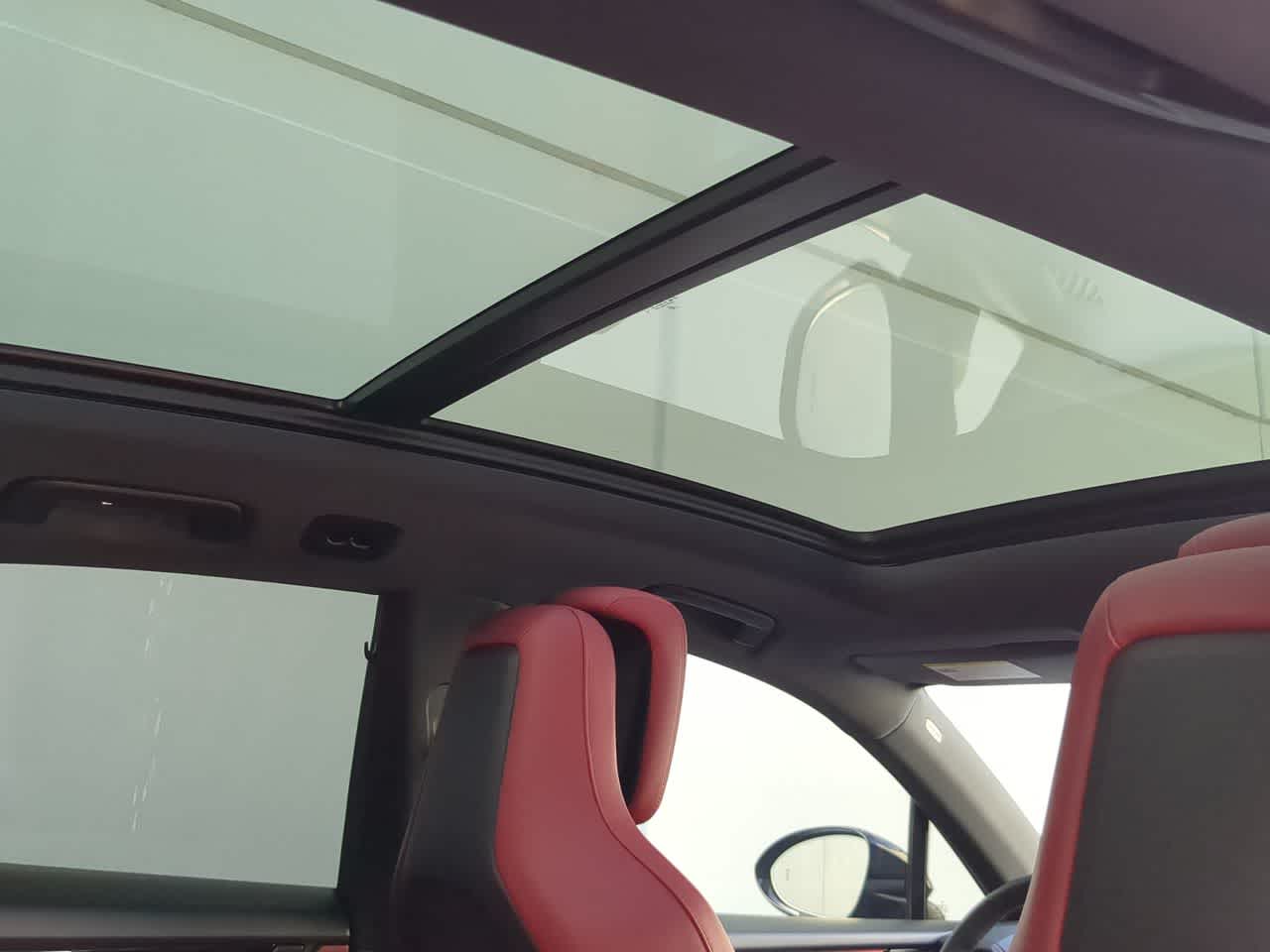 Thumbnail: 2025 Porsche Macan - 22