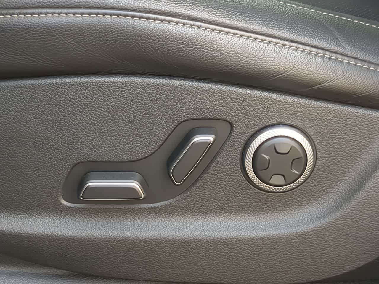 Thumbnail: 2025 Genesis GV80 - 17