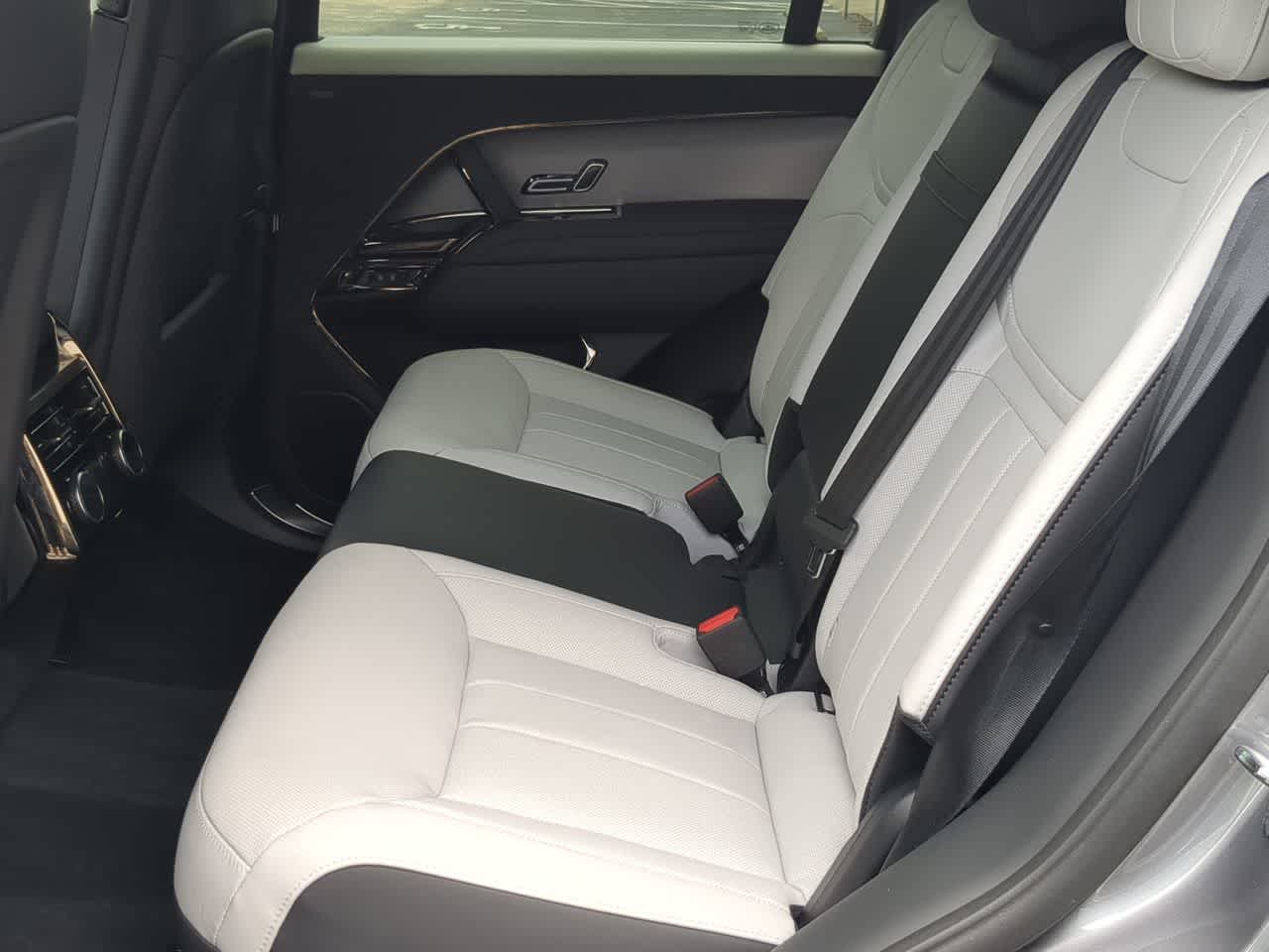 Thumbnail: 2025 Land Rover Range Rover Sport - 21