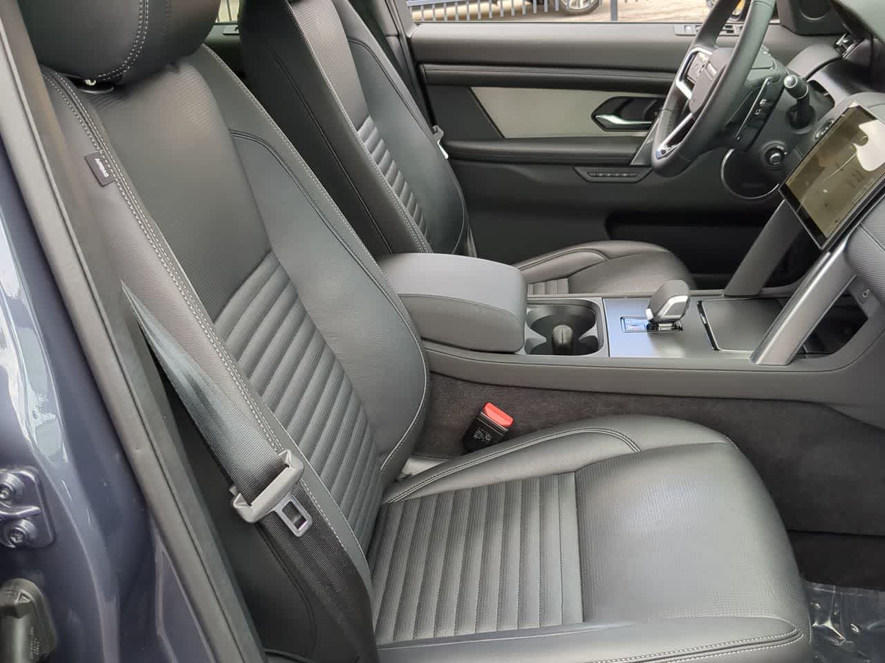 Thumbnail: 2025 Land Rover Discovery Sport - 21