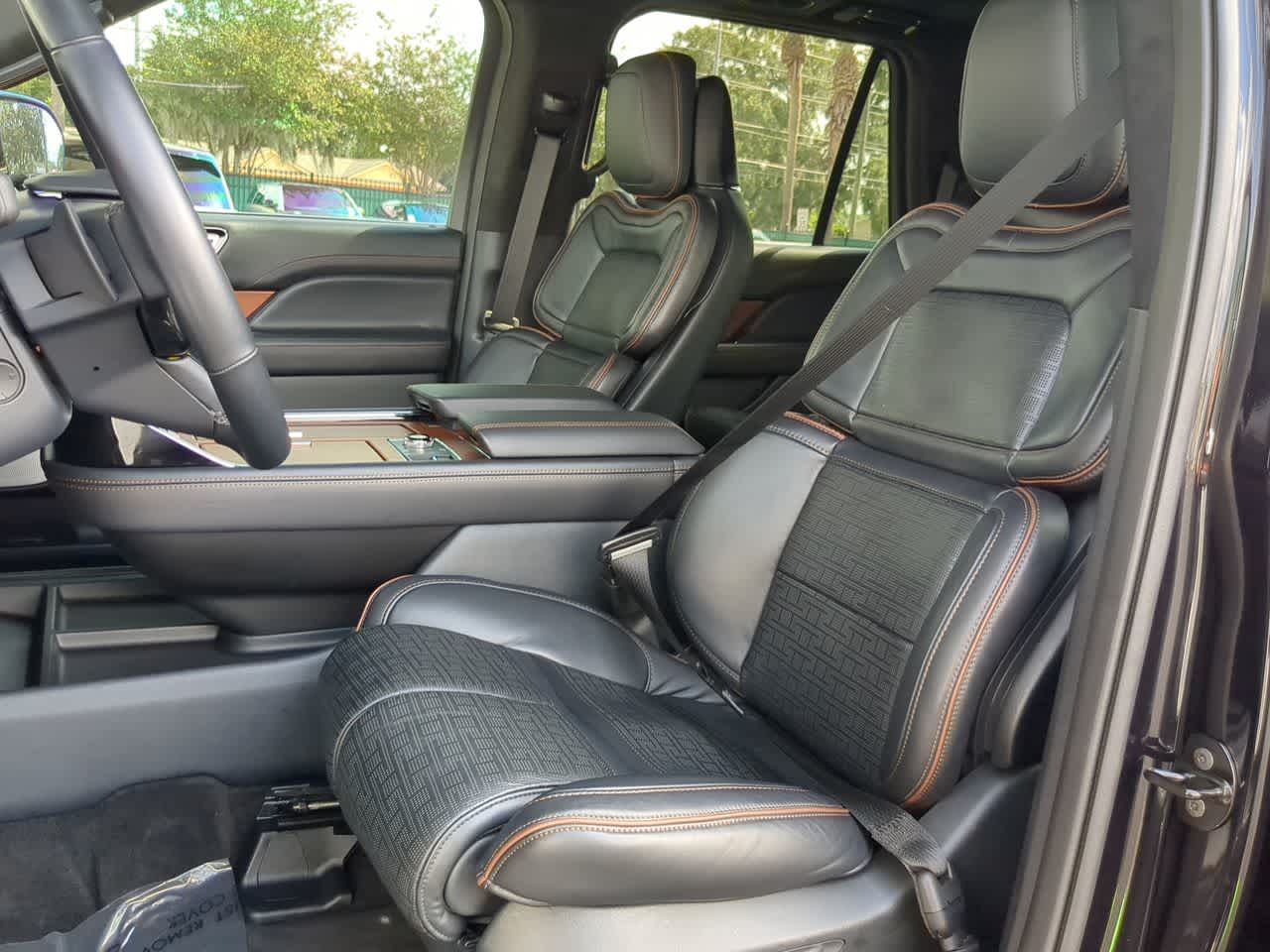 Thumbnail: 2024 Lincoln Navigator L - 16