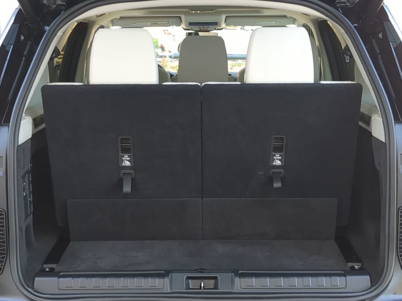 Thumbnail: 2025 Land Rover Discovery - 34