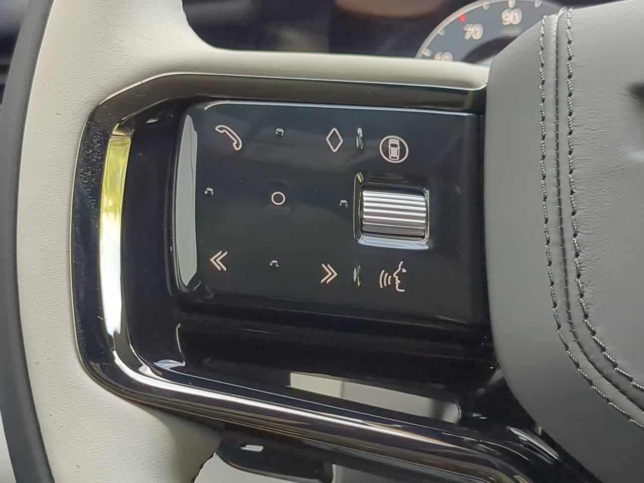 Thumbnail: 2026 Land Rover Range Rover Velar - 26