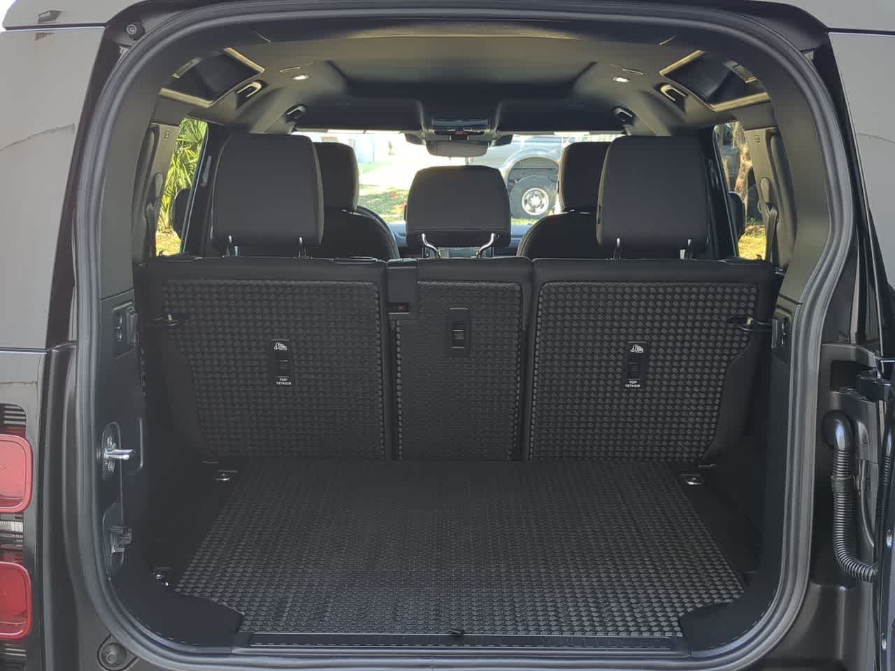 Thumbnail: 2025 Land Rover Defender - 36