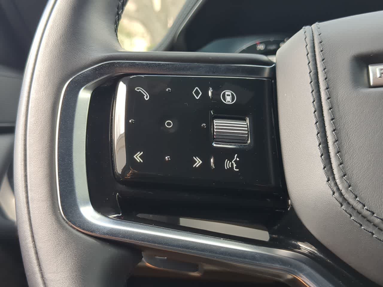 Thumbnail: 2025 Land Rover Range Rover Sport - 25