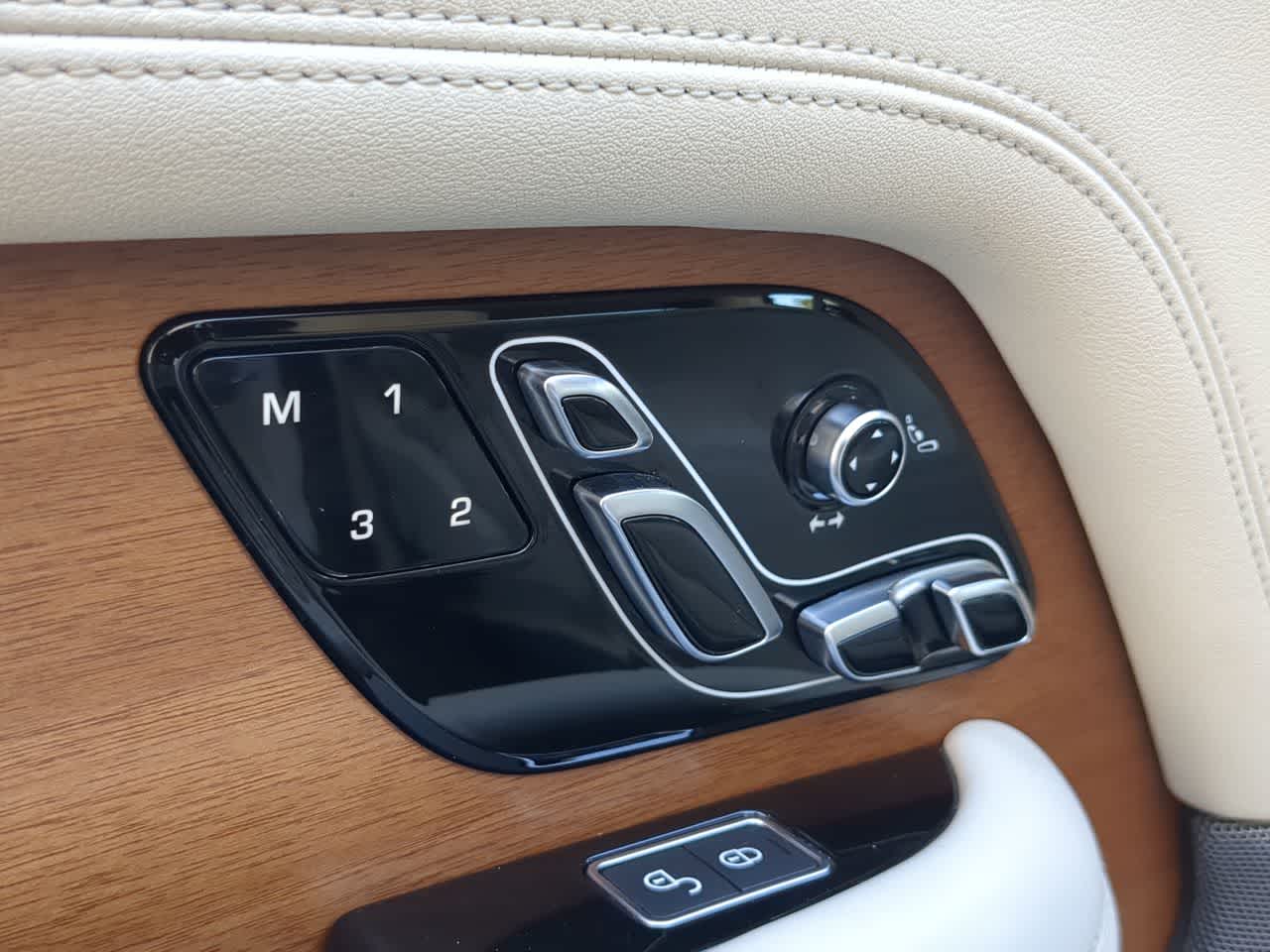 Thumbnail: 2020 Land Rover Range Rover - 18