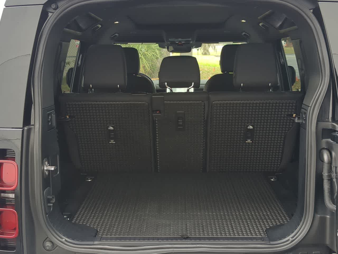 Thumbnail: 2025 Land Rover Defender - 36