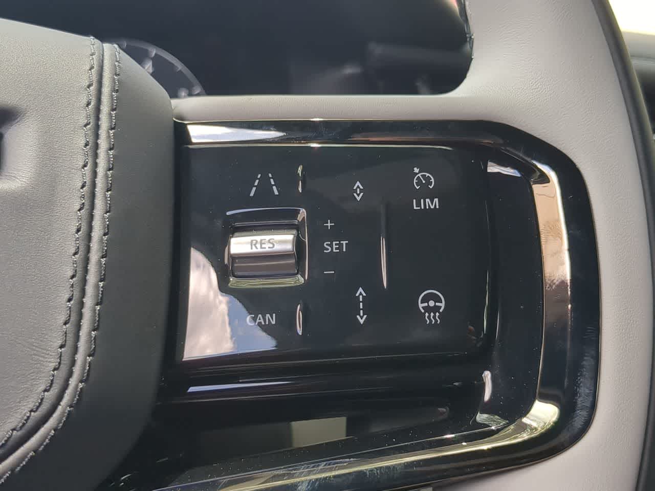 Thumbnail: 2026 Land Rover Range Rover Velar - 27