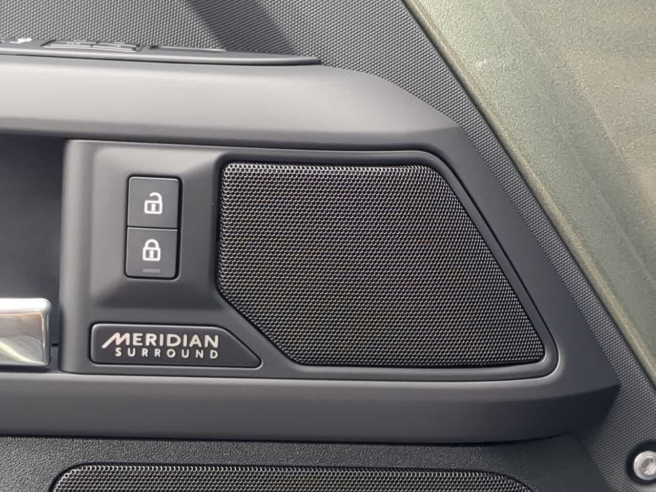 Thumbnail: 2025 Land Rover Defender - 33