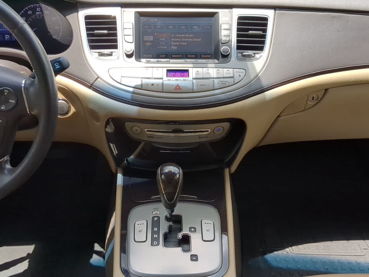 Thumbnail: 2010 Hyundai Genesis - 27
