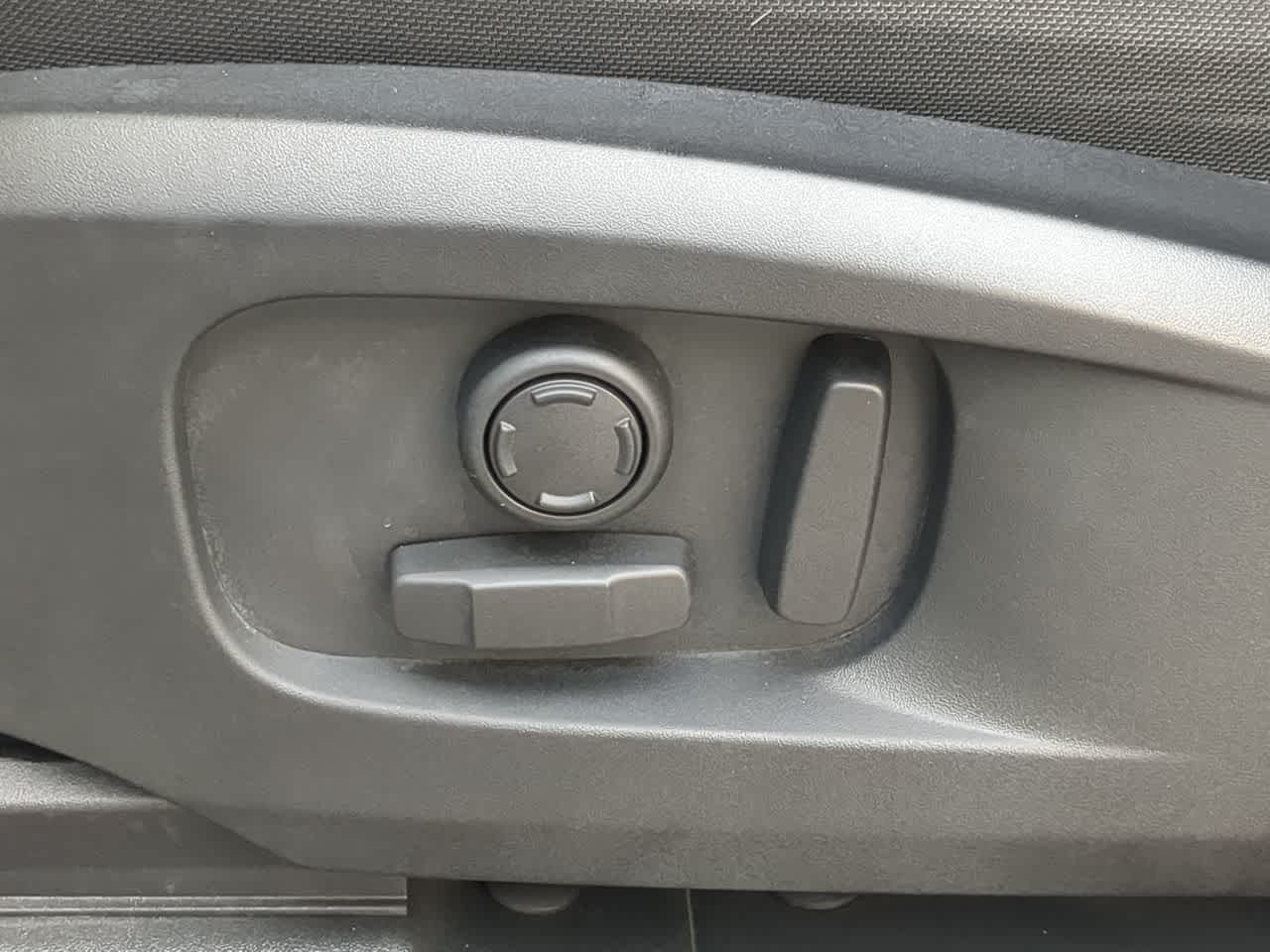 Thumbnail: 2025 Land Rover Defender - 18