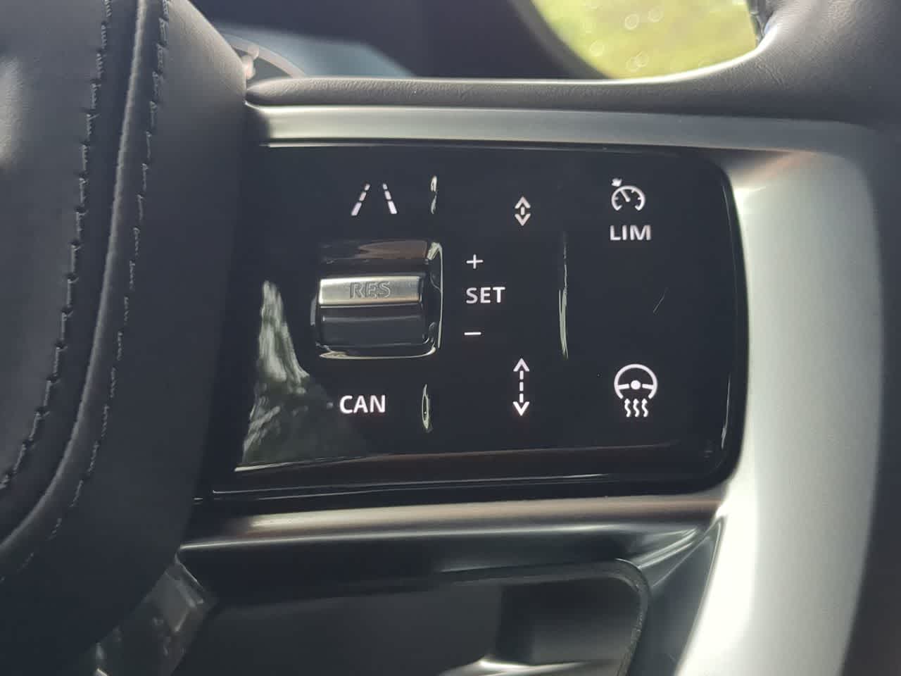 Thumbnail: 2023 Land Rover Range Rover - 25