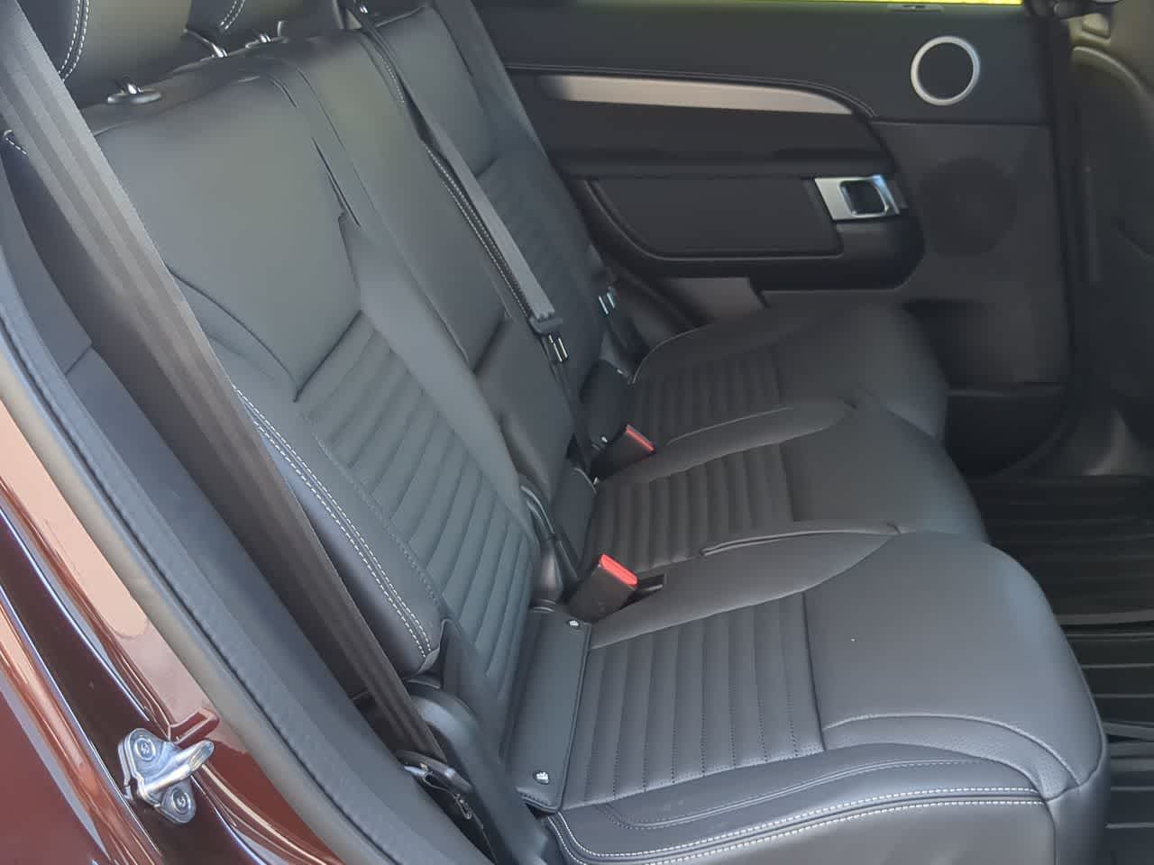 Thumbnail: 2026 Land Rover Discovery - 21