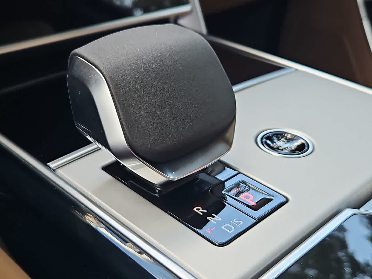 Thumbnail: 2025 Land Rover Range Rover - 35