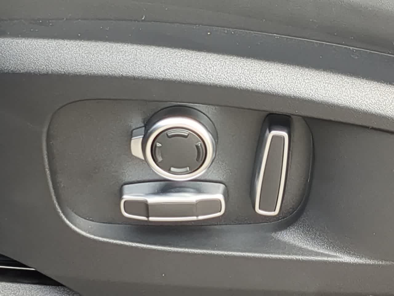 Thumbnail: 2026 Land Rover Defender - 18