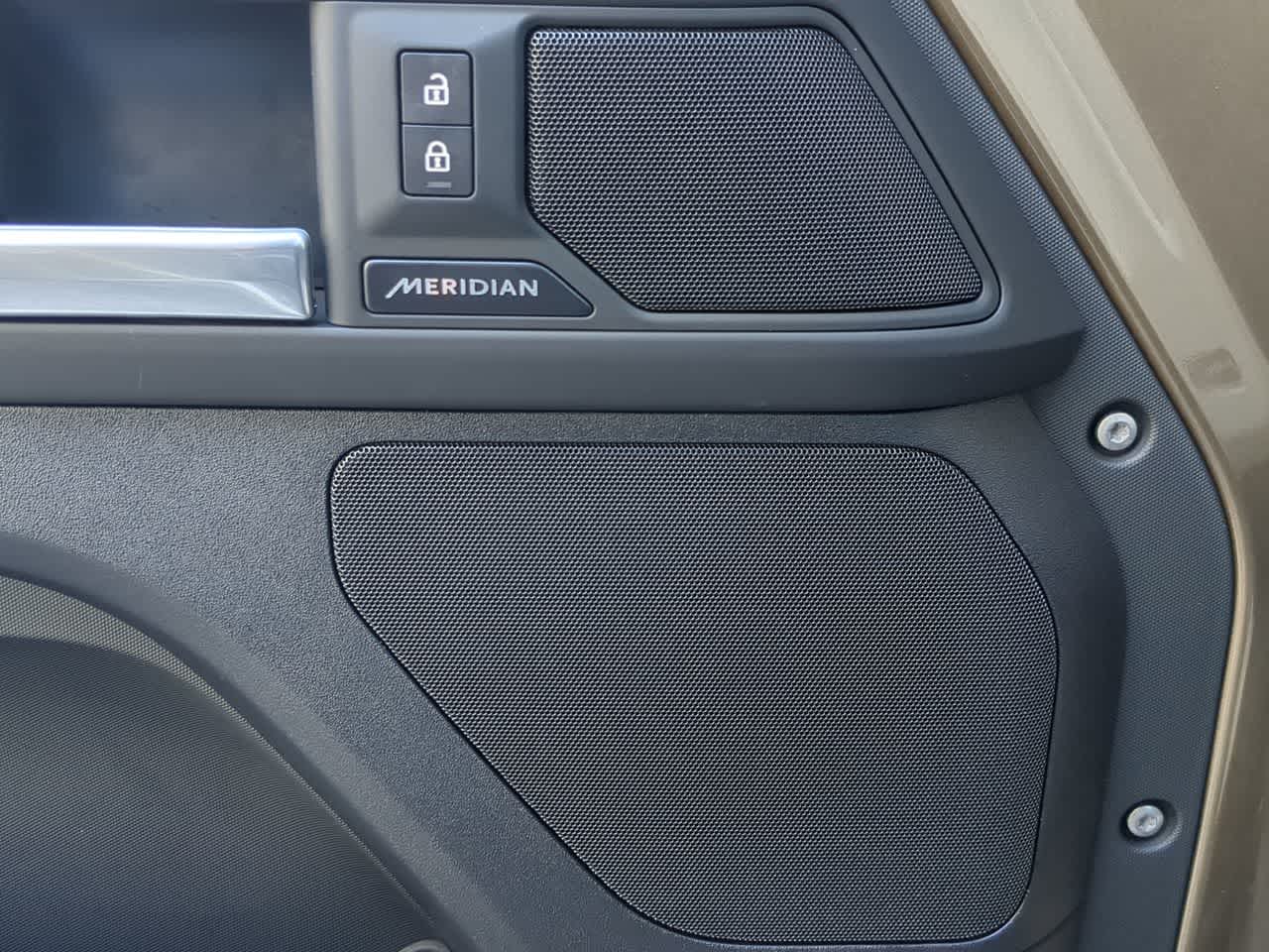 Thumbnail: 2025 Land Rover Defender - 33