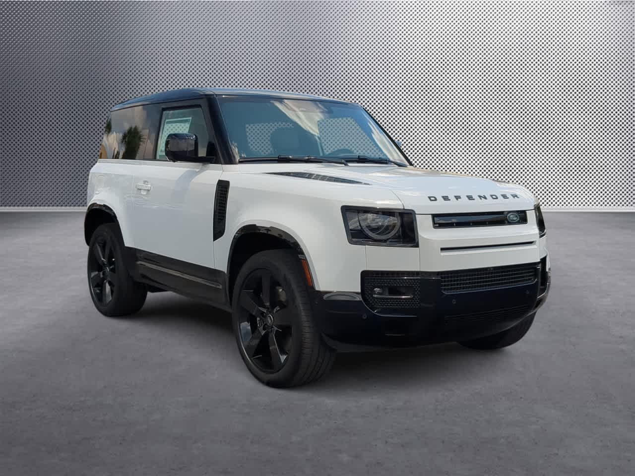 2025 Land Rover Defender 90 V8 photo 2