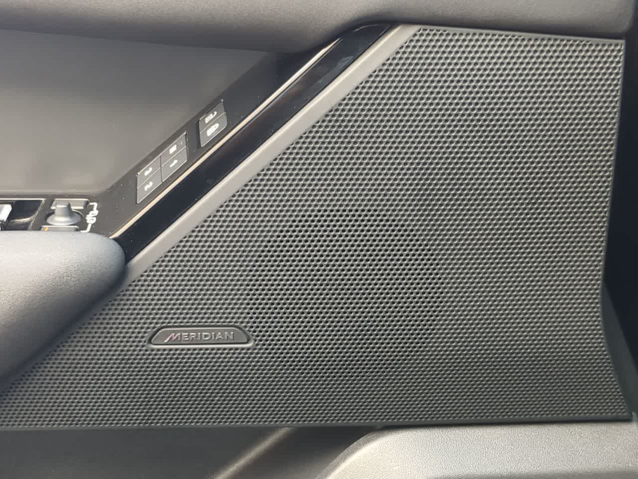 Thumbnail: 2025 Land Rover Range Rover Velar - 33