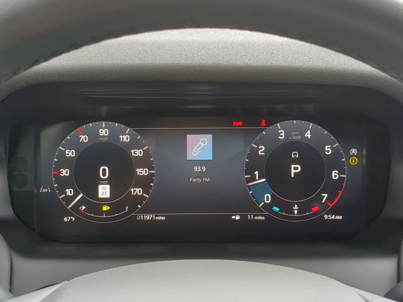 Thumbnail: 2025 Land Rover Discovery Sport - 32