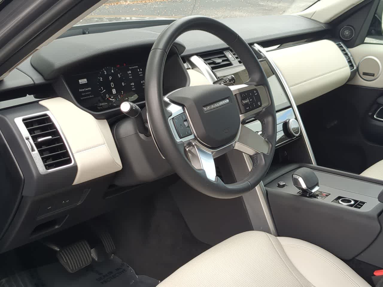 Thumbnail: 2025 Land Rover Discovery - 10