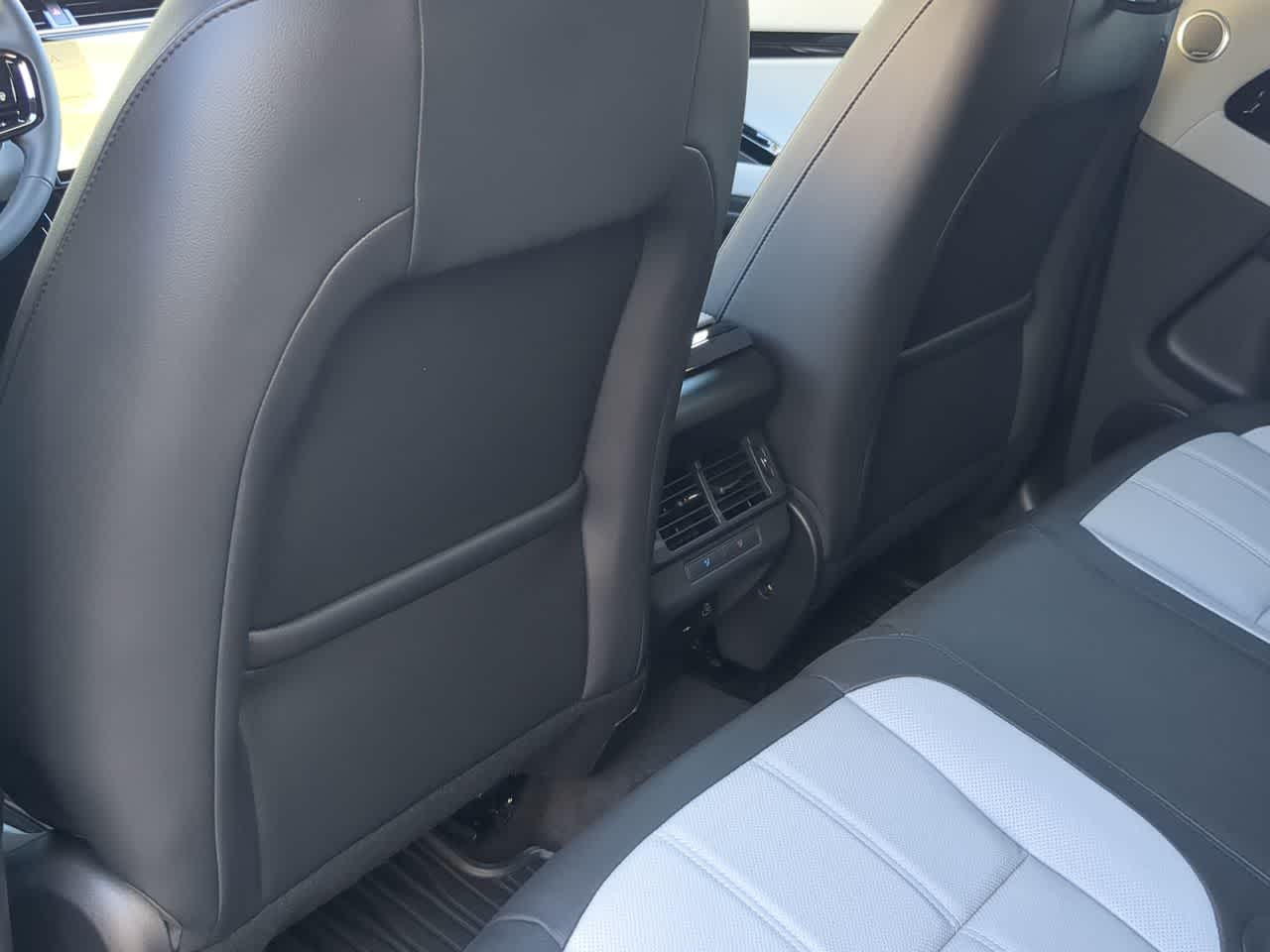 Thumbnail: 2026 Land Rover Range Rover Evoque - 19