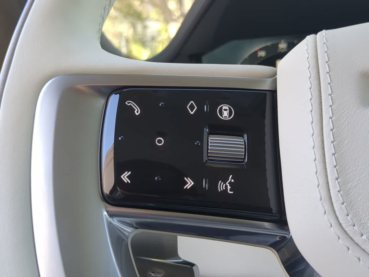 Thumbnail: 2025 Land Rover Range Rover - 26