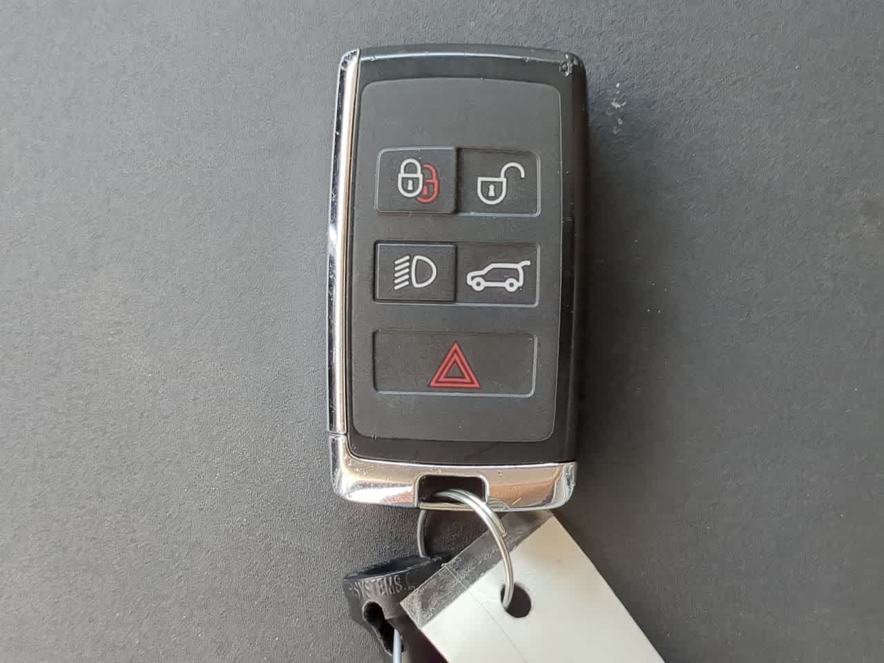 Thumbnail: 2025 Land Rover Discovery - 35