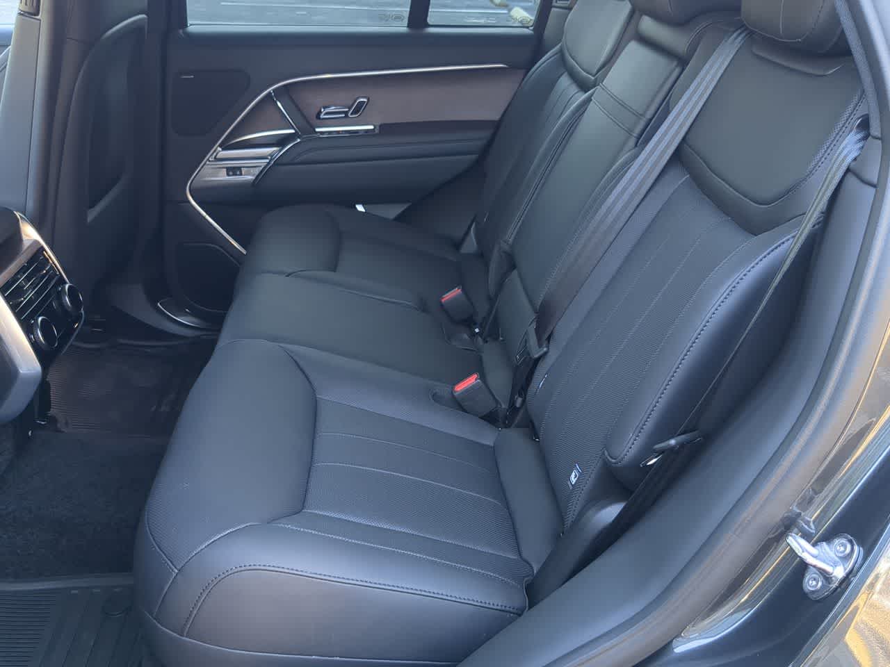 Thumbnail: 2025 Land Rover Range Rover - 21