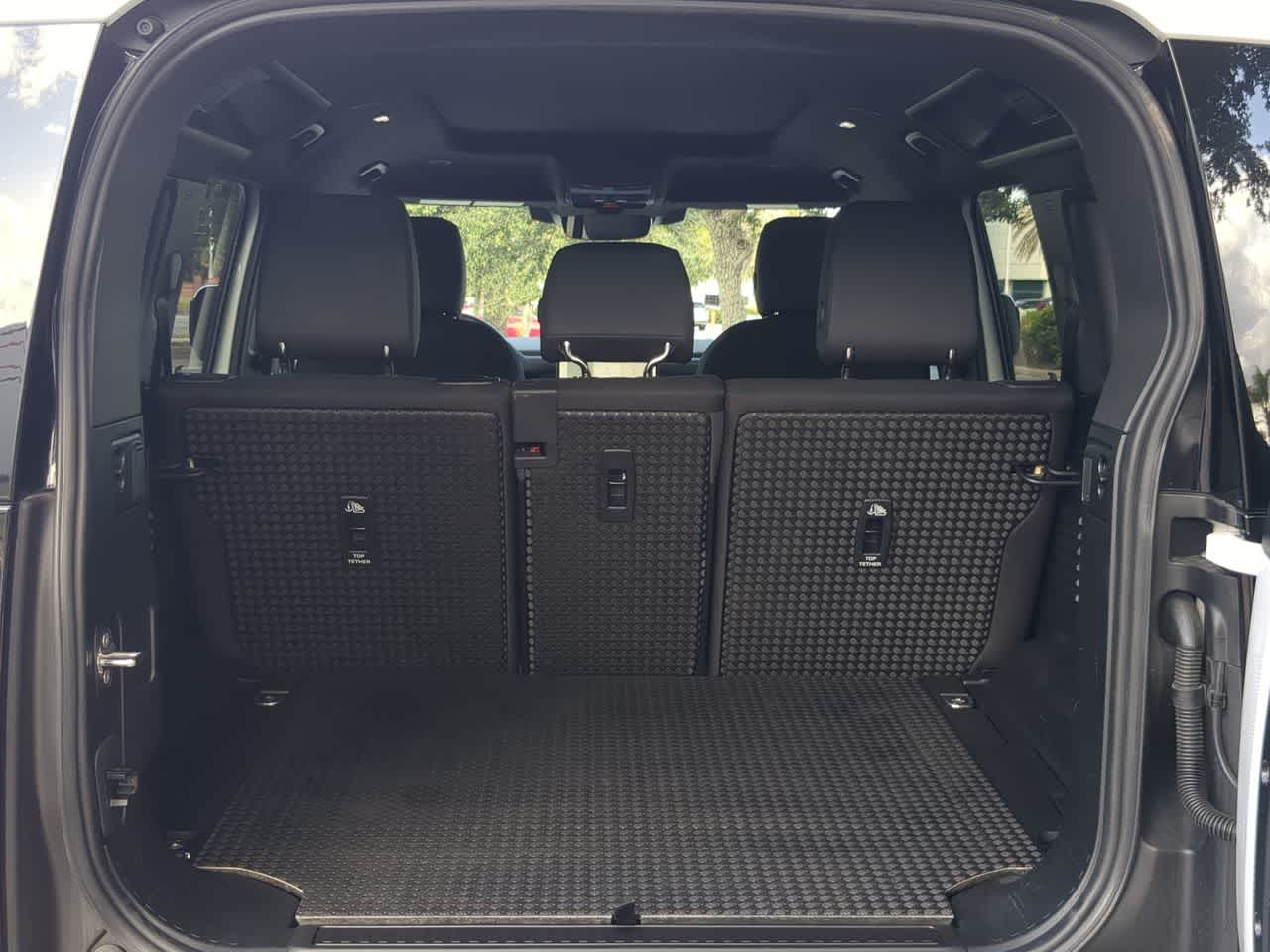 Thumbnail: 2025 Land Rover Defender - 37