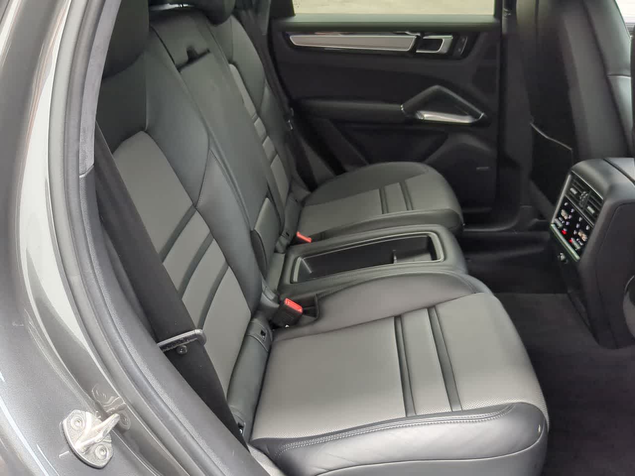 Thumbnail: 2023 Porsche Cayenne - 21