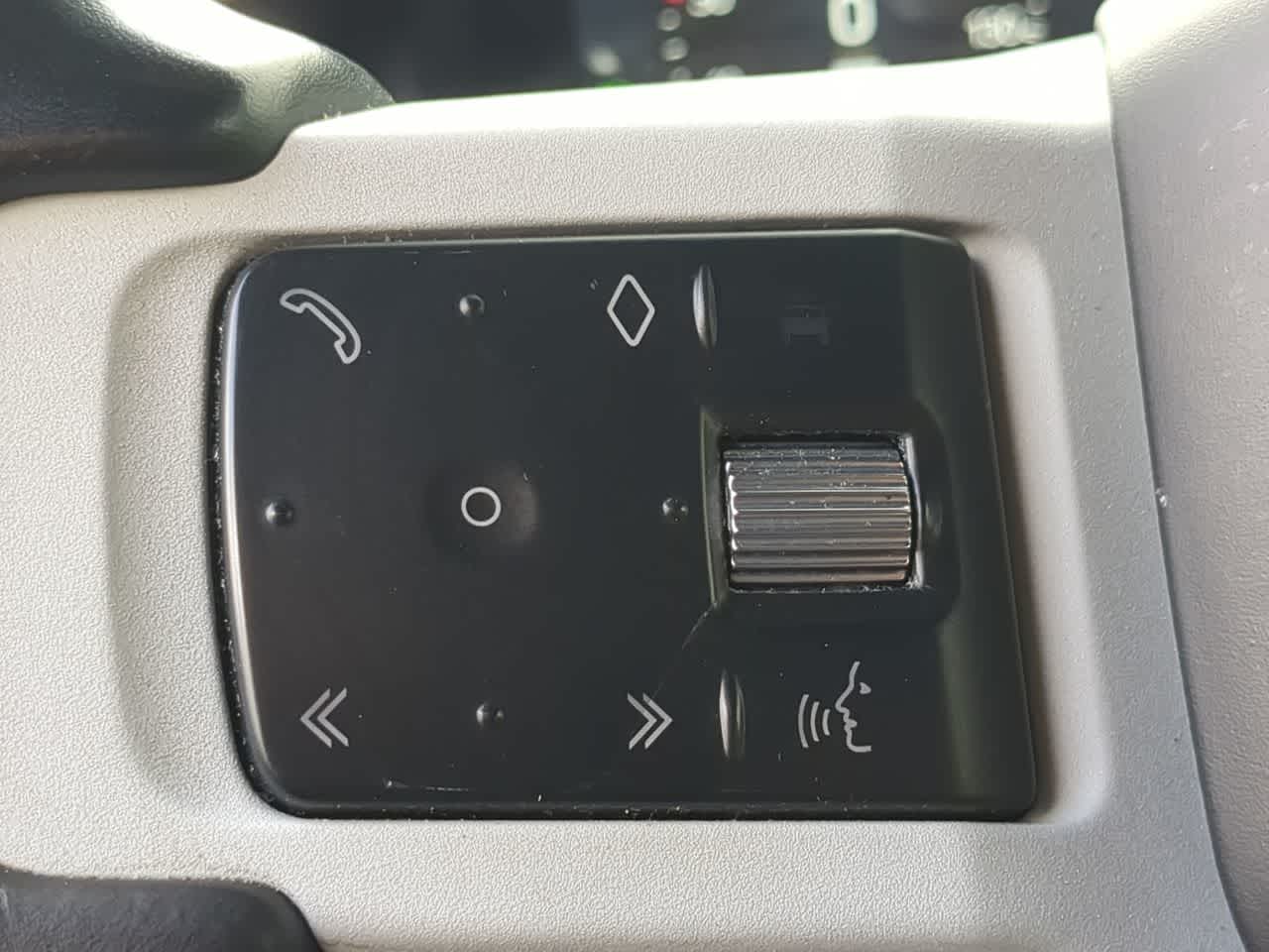 Thumbnail: 2022 Land Rover Defender - 23