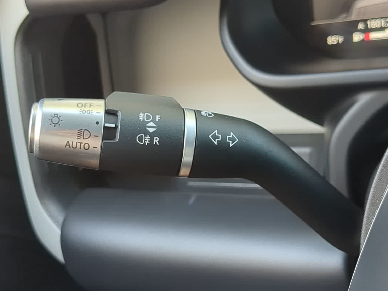 Thumbnail: 2020 Land Rover Defender - 29