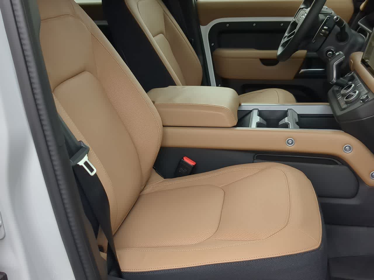 Thumbnail: 2025 Land Rover Defender - 24