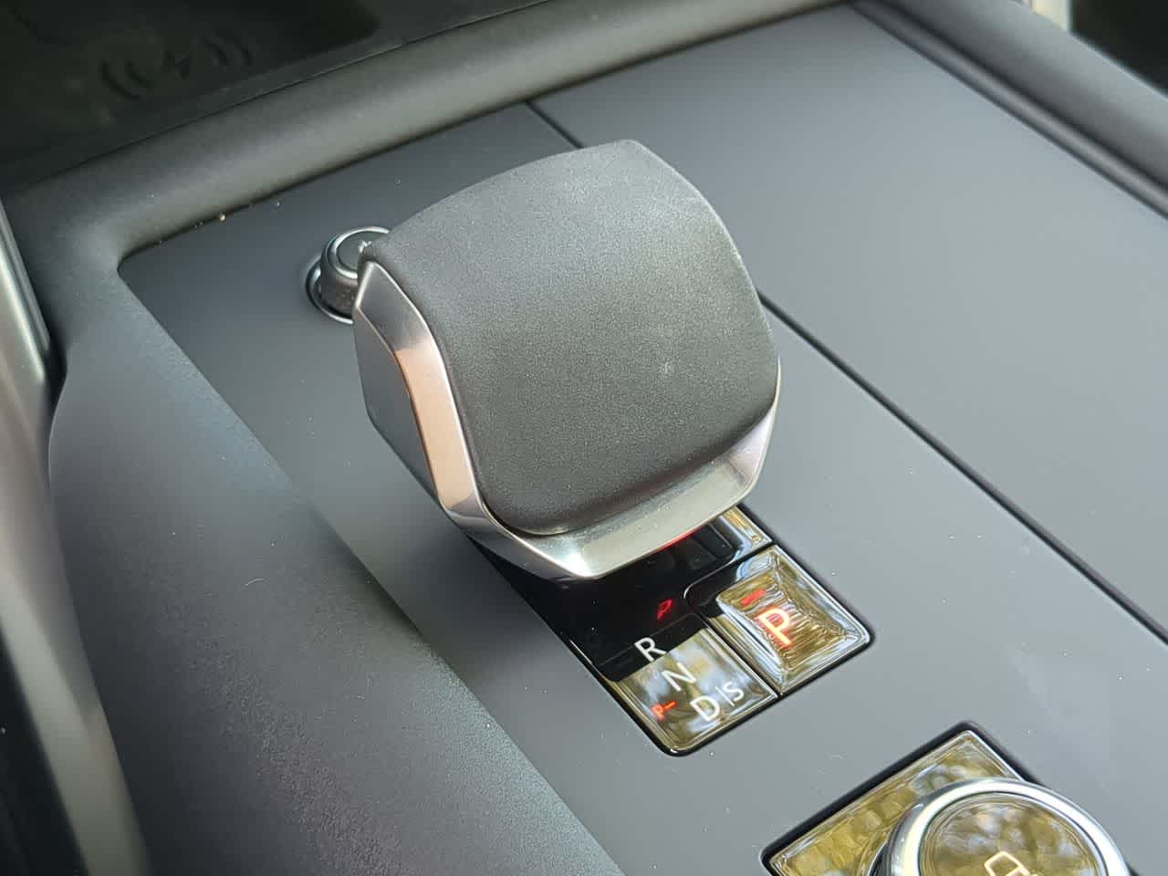 Thumbnail: 2025 Land Rover Discovery - 34