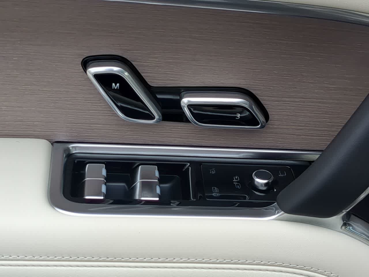 Thumbnail: 2025 Land Rover Range Rover - 18